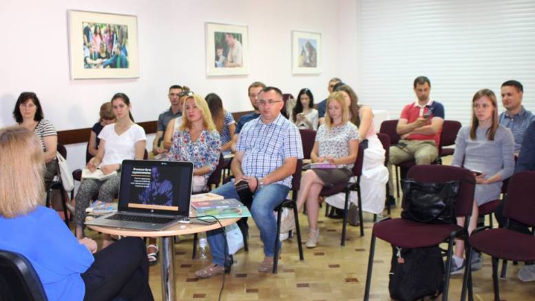 Розпоряджатися власними фінансами вчилися учасники семінару в Ірпіні