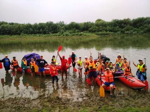 Катехитична школа «Воскресіння» здійснила перший сплав по Дністрі