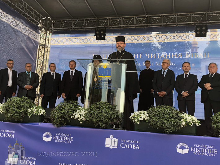 Патріарх Святослав долучився до цілодобового марафону читання Біблії на Софійській площі