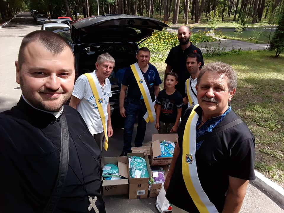 Капелан з “Лицарями Колумба” завітали до військовослужбовців, що перебувають на лікуванні в Ірпінському госпіталі 