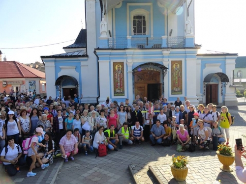 З Самбора до Зарваниці вирушили понад 300 паломників