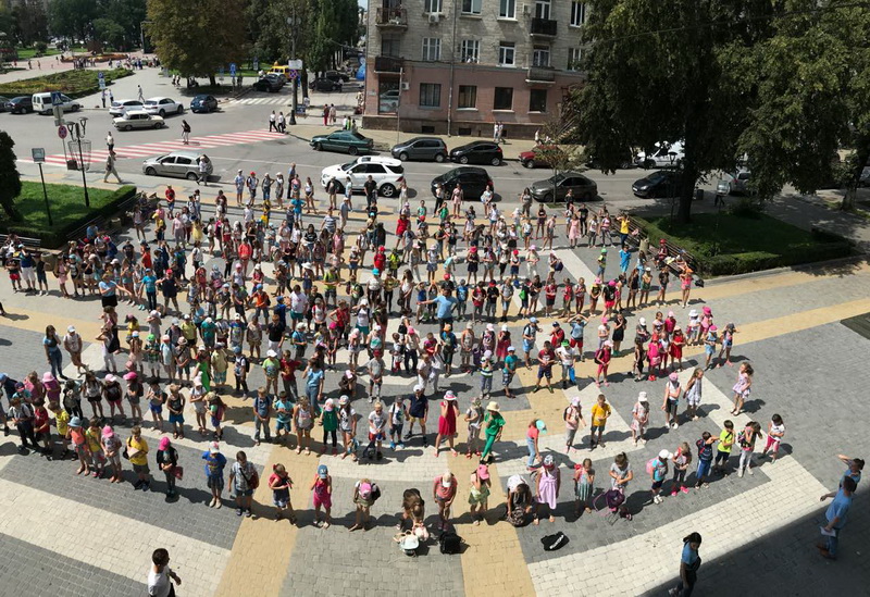 У Тернополі провели флешмоб з нагоди святкування 1030-ї річниці Хрещення України (ВІДЕО)