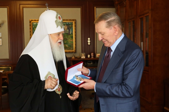 Патріарх Філарет нагородив Кучму навищою нагородою УПЦ КП
