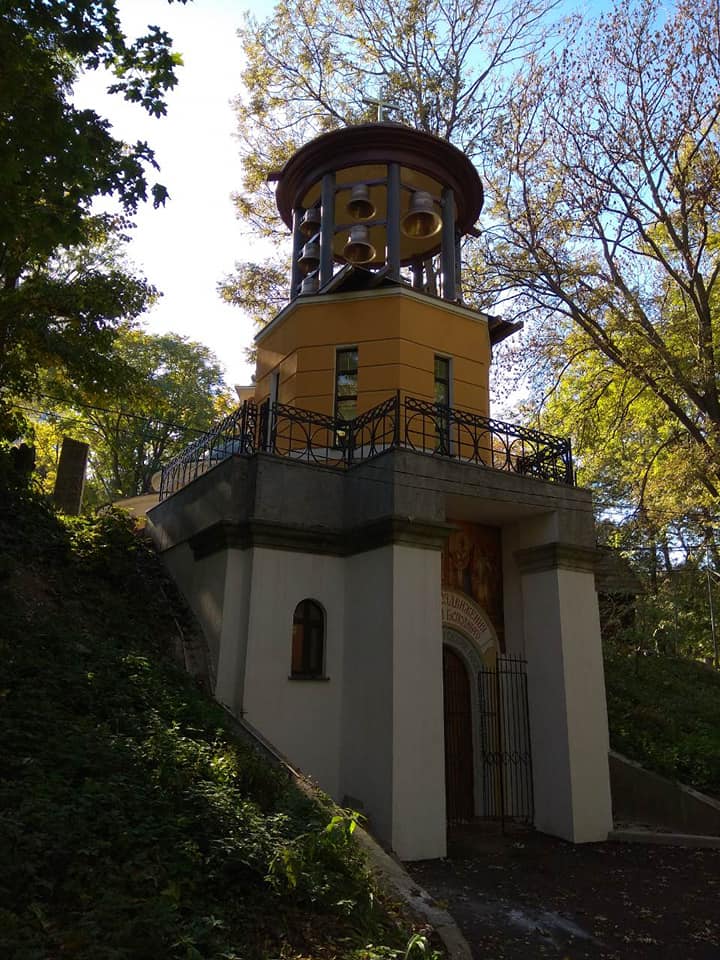 На Аскольдовій могилі вже встановили 7 дзвонів-карельонів