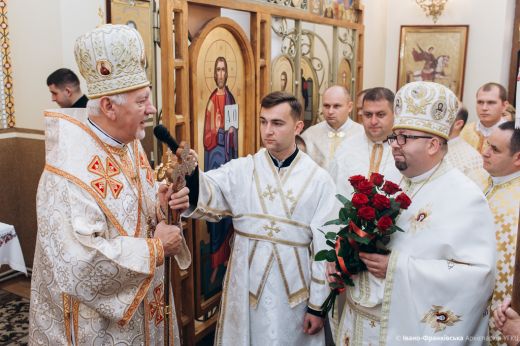 Митрополит Володимир вручив найвищу церковну нагороду ректору ІФА