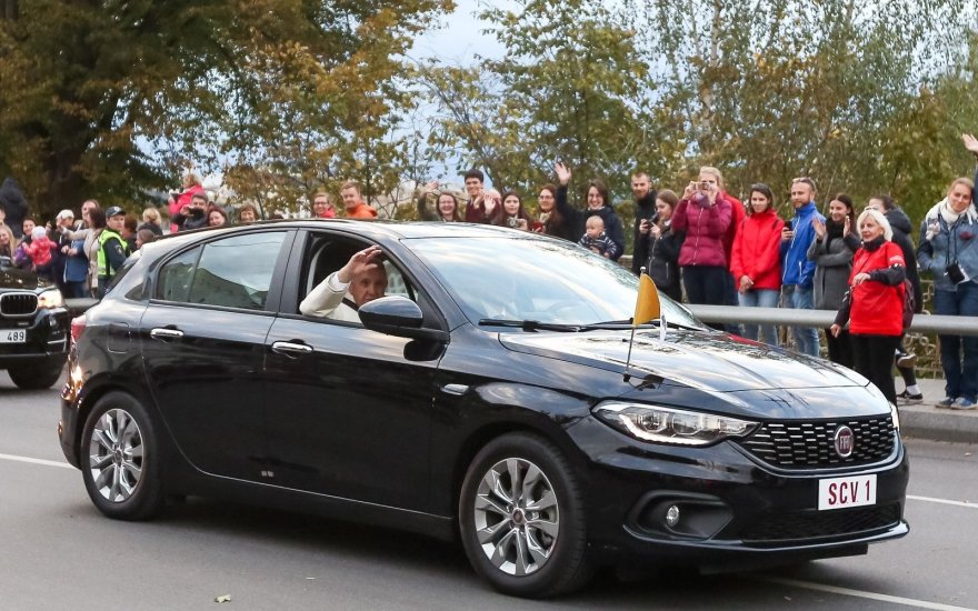 Папа Франциск подаровав автомобіль, який використовував в Литві, сестрам Матері Терези