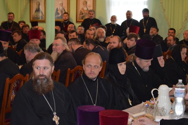 В УПЦ МП провадять збори де "священнослужителям пропонують визначитися" щодо Томосу та автокефалії
