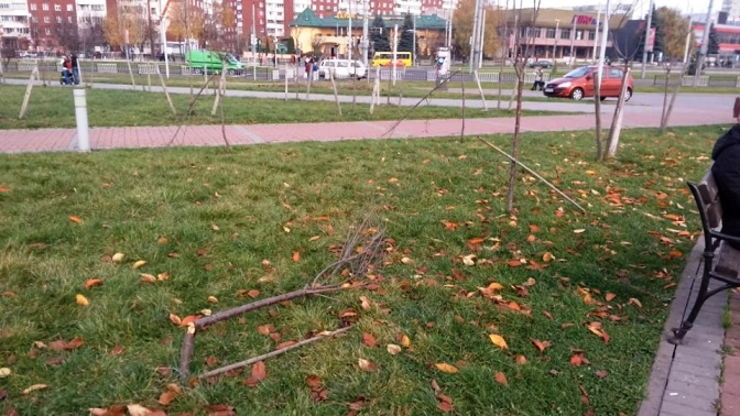 У Львові вандали пошкодили хресну дорогу в парку св.Івана Павла ІІ 