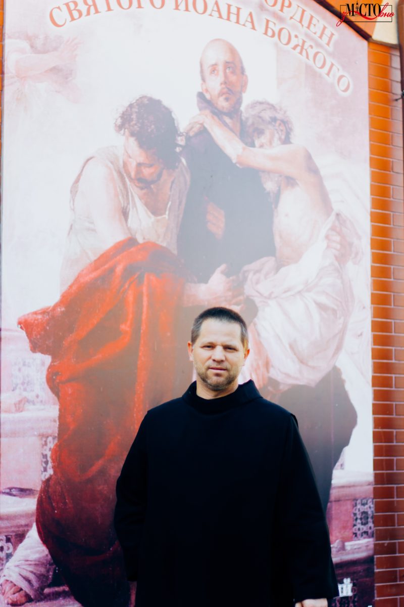 Чи легко бути милосердними у сучасному світі?