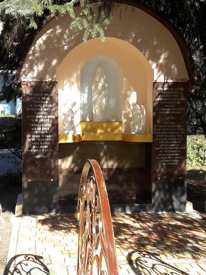 В Першотравеньську освятили каплицю біля лікарні!