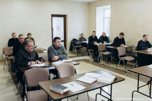 У Франківську розпочалася сесія в рамках ліцензіатського навчання з канонічного права 