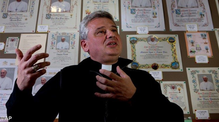 Папське "міністерство милосердя" допомагає замерзлим