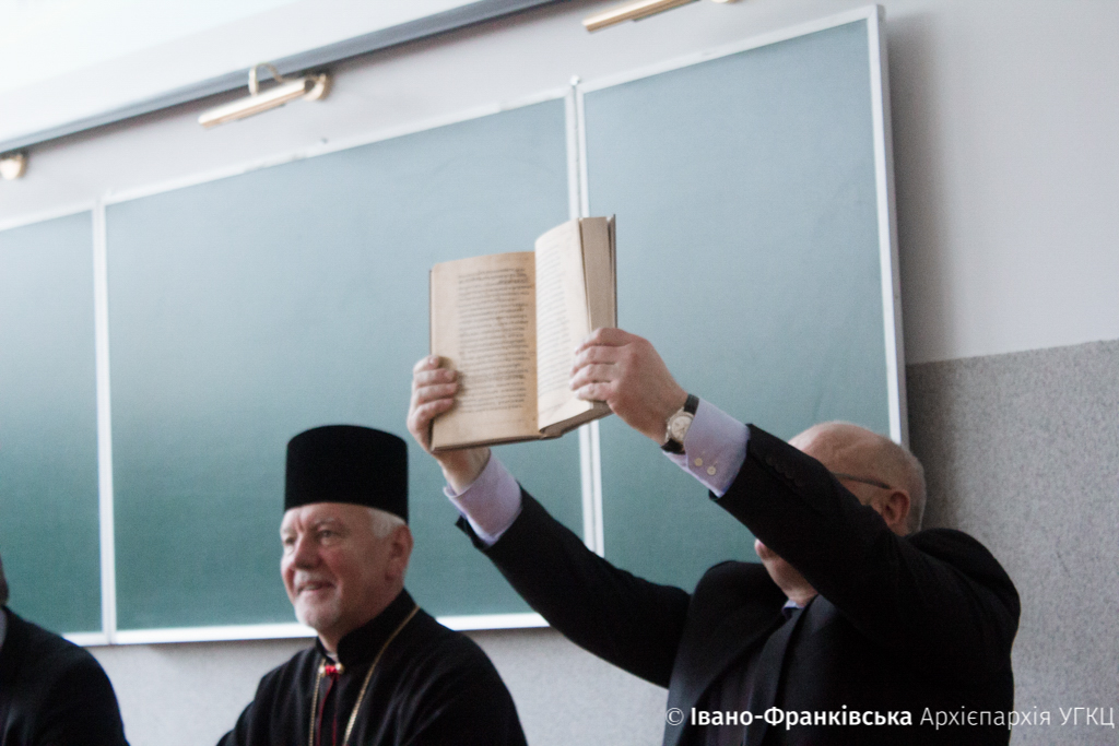 В Івано-Франківську презентували факсимільне видання Галицького Євангелія