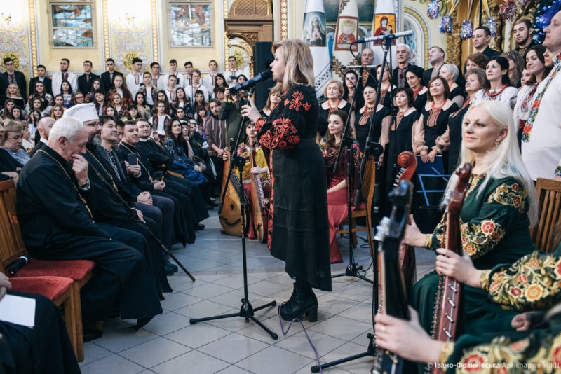 Літургія за участі Патріарха та масштабний гала-концерт: в Івано-Франківську завершився ювілейний фестиваль «Коляда на Майзлях» (ВІДЕО)