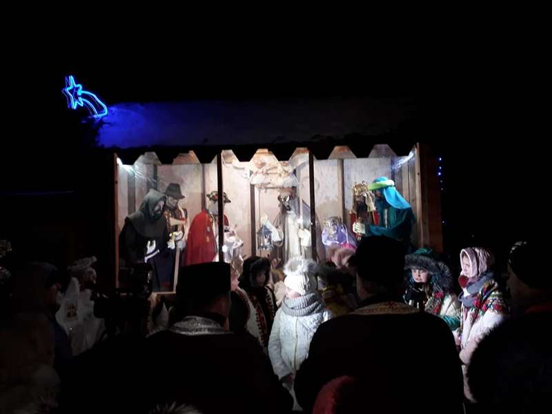 На Прикарпатті відтворили різдвяний вертеп, фігурки якого рухомі (ВІДЕО)