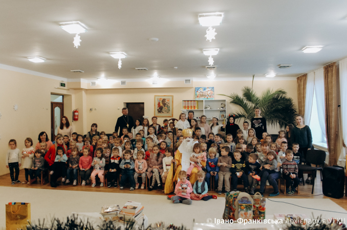 Святкування Свята Миколая-2018: у м. Івано-Франківську діти зустріли свого улюбленого Небесного покровителя
