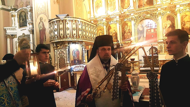Чернівецькій єпархії передали Вифлеємський вогонь миру