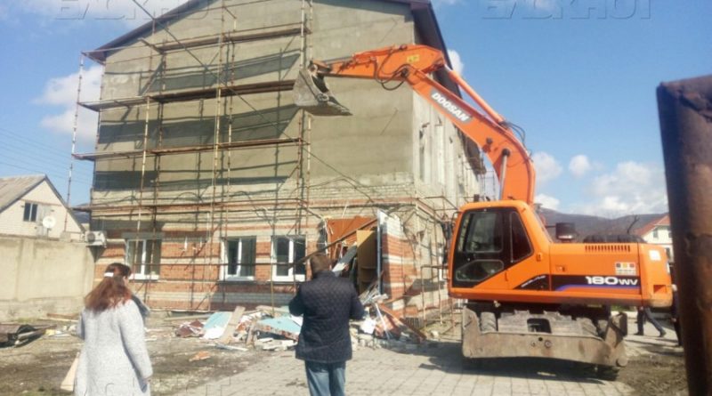 У Росії суд зобов'язав пастора виплатити штраф за несвоєчасне знесення молитовного будинку