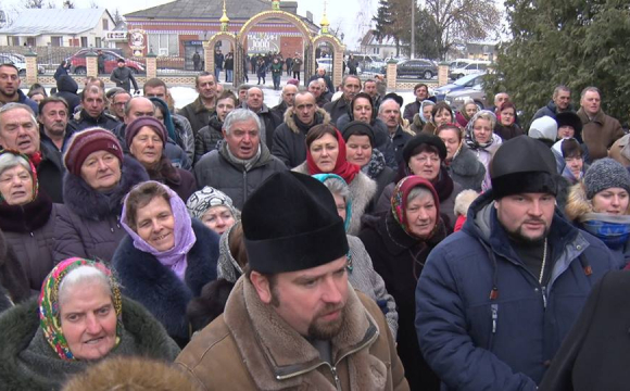 Протистояння за мир у храмі: Церковна громада с. Скобелка, на Волині переходить до ПЦУ (ВІДЕО)