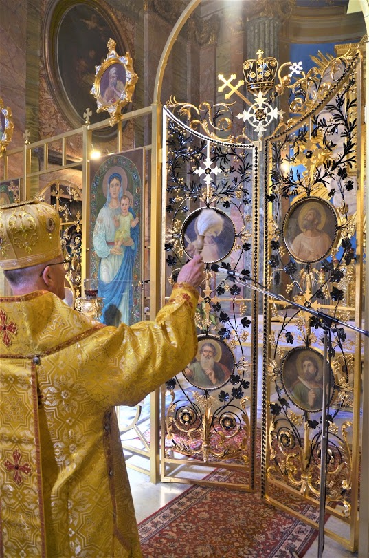 Владика Діонісій (Ляхович) освятив відновлені давні врата іконостасу в церкві свв. Сергія і Вакха в Римі