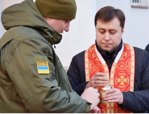 Капелани разом з військовиками молились за загиблими майданівцями