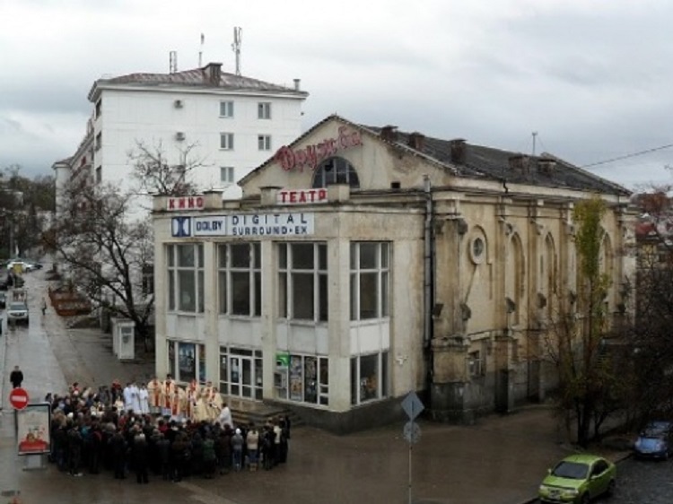 Севастопольські католики не можуть оформити у власність будівлю колишнього кінотеатру «Дружба»