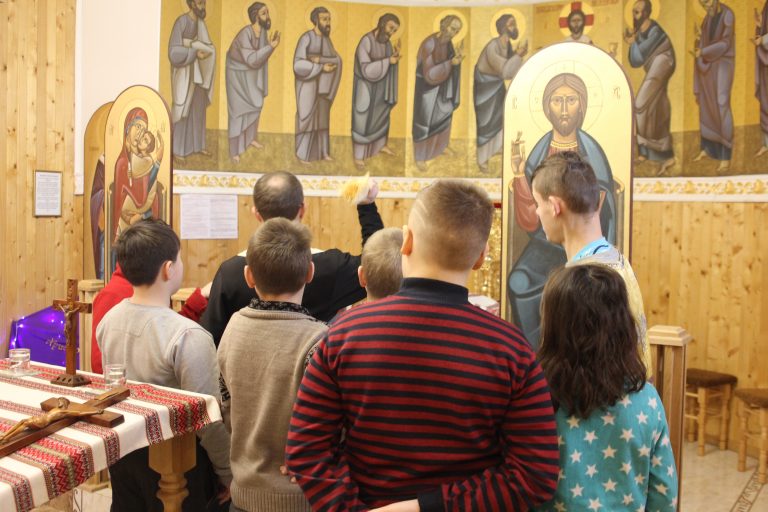 Капелан місії завітав з Йорданською водою в НРЦ “Мрія”