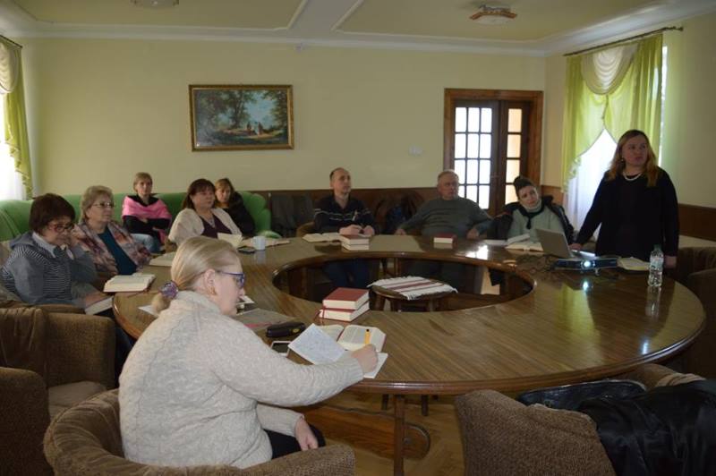 Над жіночими постатями у Біблії