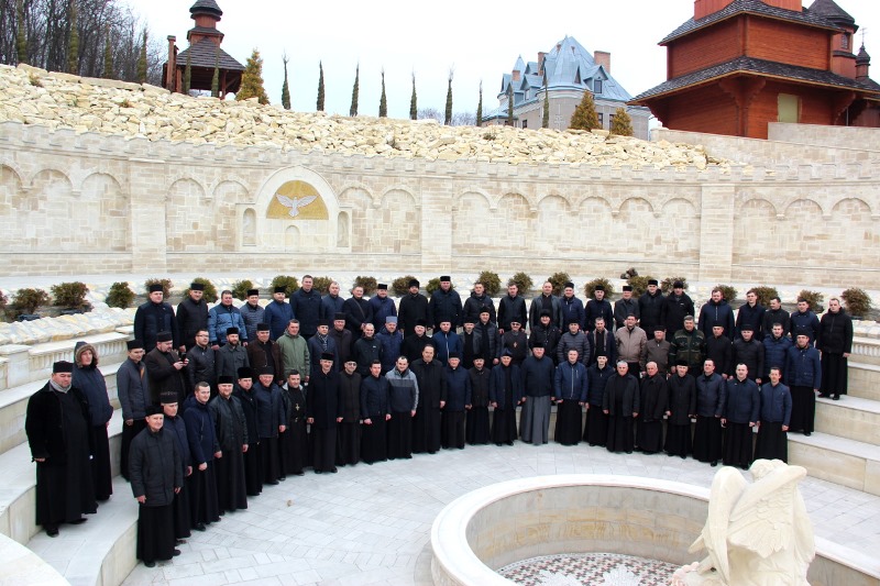 Митрополит Василій зустрівся зі священиками, які перебувають на реколекціях у Зарваниці