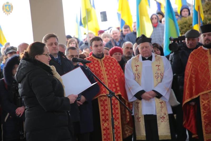 Півторатисячна делегація українців заспівала Гімн України на могилі о. Михайла Вербицького