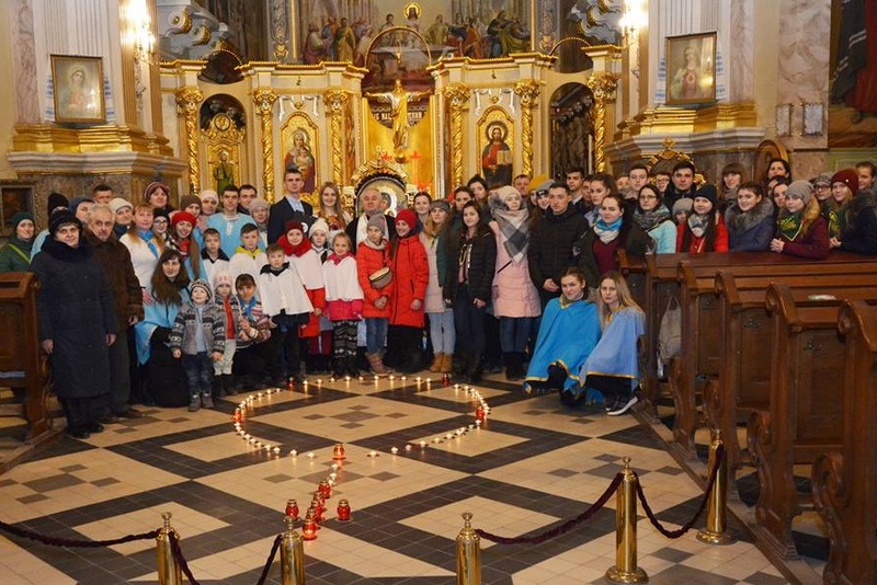 В Архикатедральному Соборі Тернополя відбулася вервиця солідарності молоді