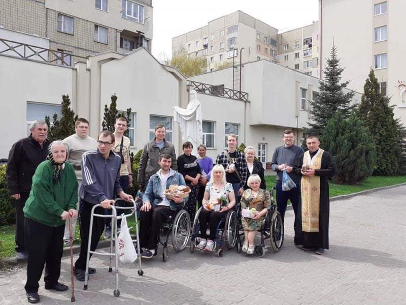 Капелан благословив великодні кошики у реабілітаційному Центрі “Галичина”