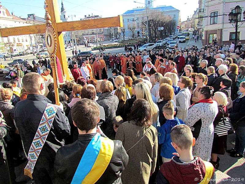Вулицями Чернівців пройшла Хресна Дорога