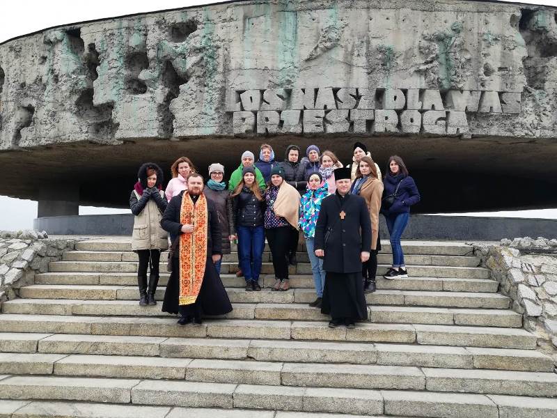 Франківська молодь здійснила паломництво до Майданека – місця мученицької смерті свщмч. Омеляна Ковча