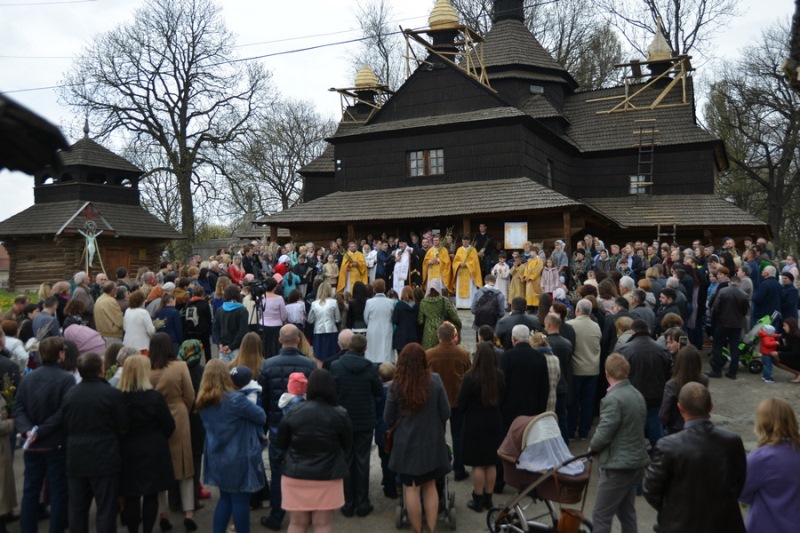Освячення накупольних хрестів для храму Благовіщення м.Коломиї