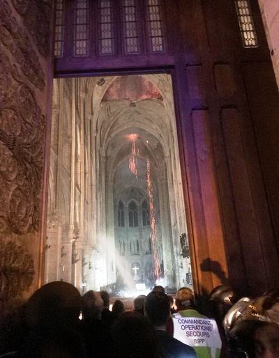 Про знищення Собору Паризької Богоматері говорити не доводиться... 