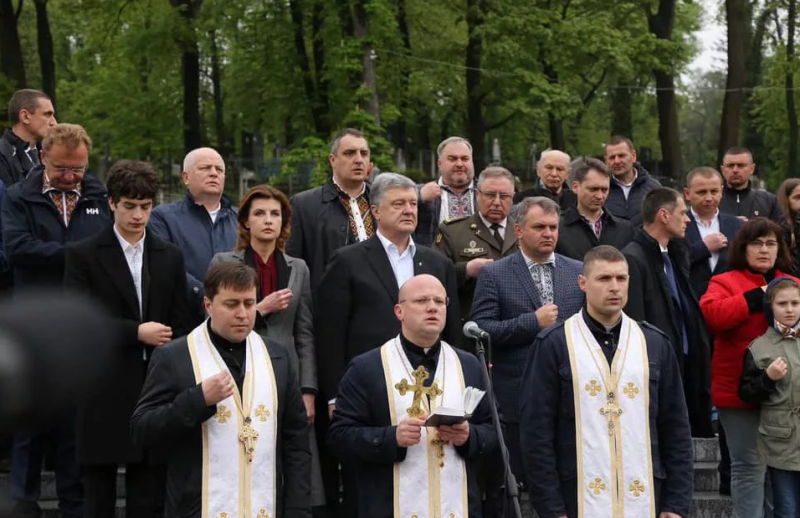Панахида на Личаківському кладовищі за Героїв України