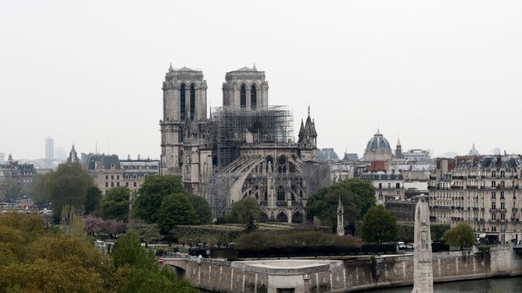 Франція проведе міжнародний конкурс з відновлення шпиля Нотр-Дам