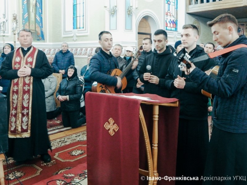 Хресна Дорога під музичний супровід семінаристів 