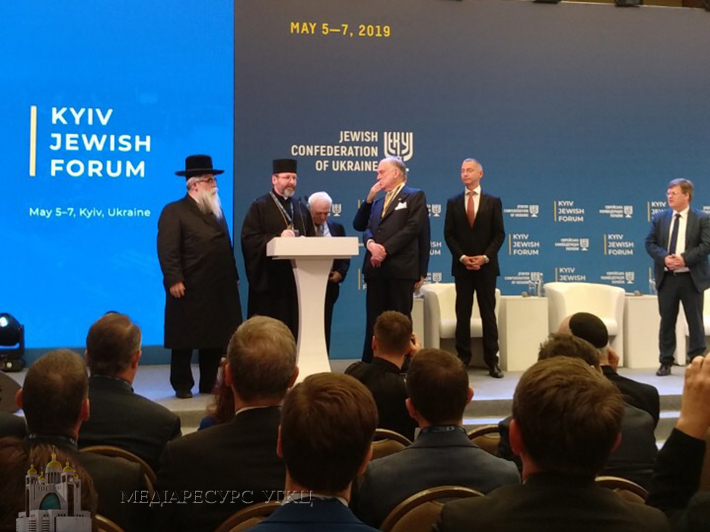 Глава УГКЦ нагородив президента Світового єврейського конгресу відзнакою і