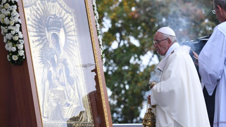 Делегація ПМВ взяла участь у Святій Месі, яку очолив Папа Франциск в латвійській Аґлоні