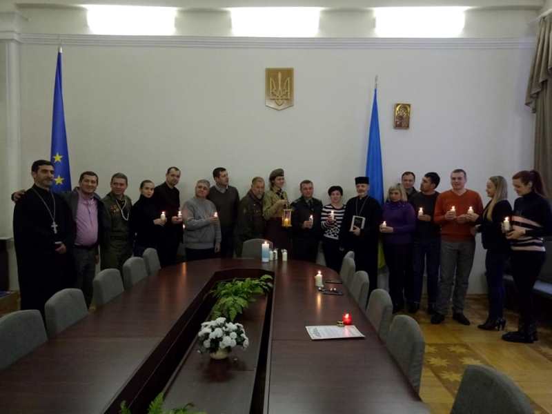 Пенітенціарні капелани напередодні Різдва передали Вифлеємський Вогонь Миру