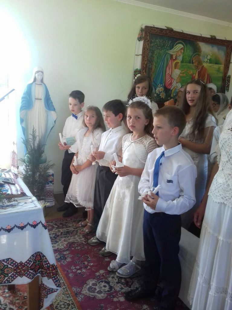 Перша Сповідь та Урочисте Святе Причастя у парафії УГКЦ на Вінниччині