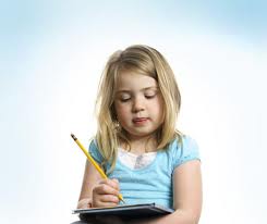 дівчинка пише листа