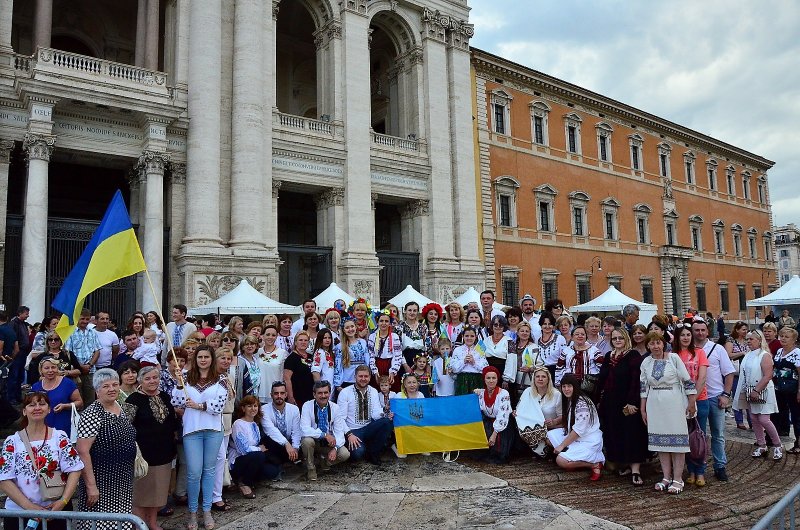Українці численно взяли участь у щорічному Святі Народів в Римі