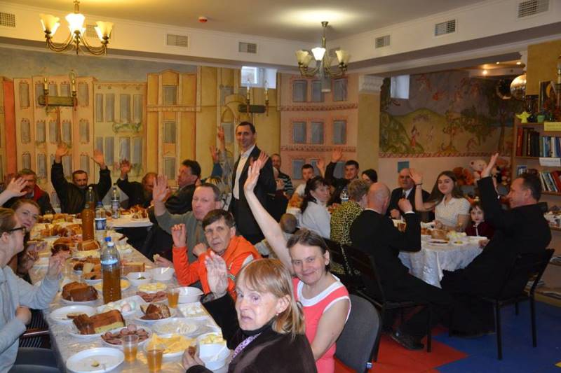 Великодній сніданок як чудова традиція у Карітасі