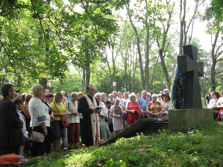 330 – років від об`явлення Верхратської (Крехівської) Божої Матері